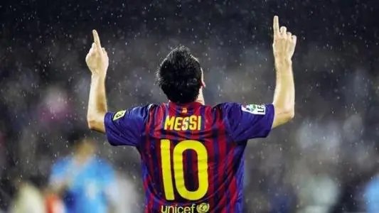 梅西的年薪为3500万欧元，你觉得这个年薪合理吗？