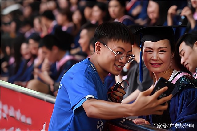 5年前，51岁母亲陪女儿考研，最后和女儿成为同学，她现在好吗？