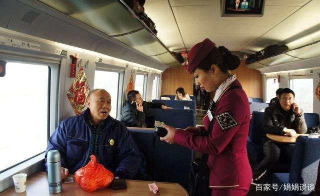 为什么高铁飞机座位都是顺座的，火车却是对着坐的？不是很尴尬吗 ？