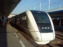 广东江门的高铁站在那个地方？