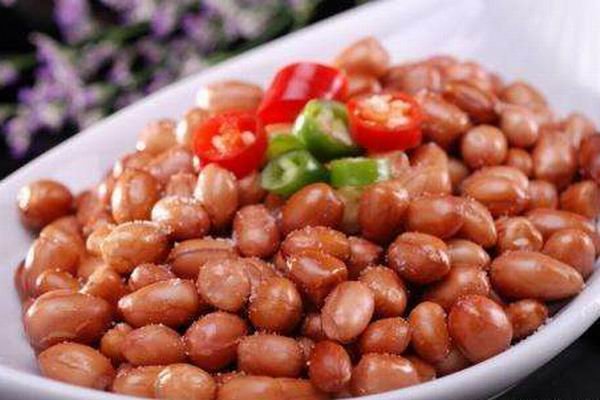 3男子聚餐喝117瓶啤酒，人均39斤，你能做到吗？