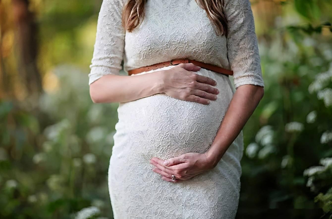 北大教授建议现金补贴三胎，你支持这一建议吗？