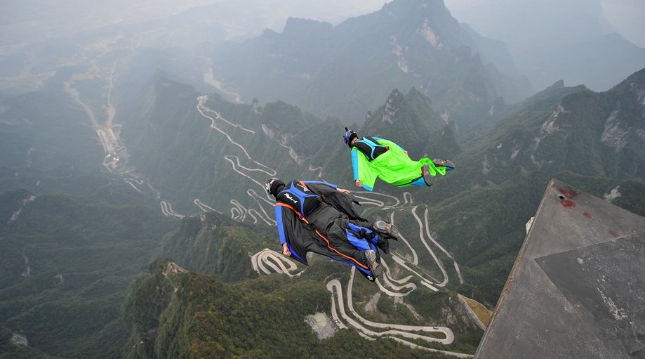 天门山翼装飞行：安安为什么没有打开降落伞