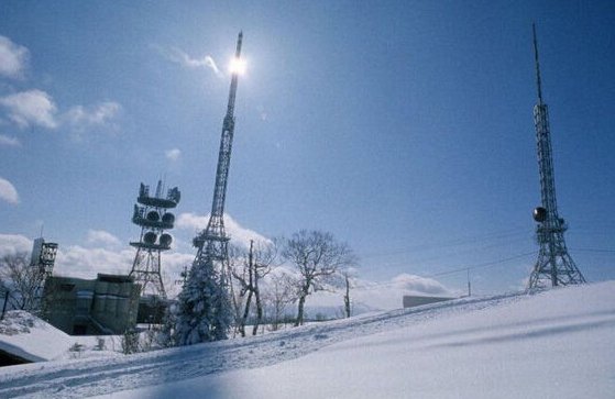 第一届冬奥会是什么时候举行的？举办地点是哪里？