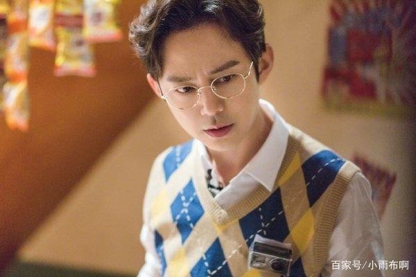 何炅“出柜”传闻被热议，他到底得罪了谁？