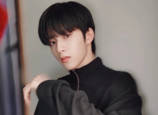 刘耀文发文质问私生，反被要求删除视频，为何TNT私生如此疯狂？