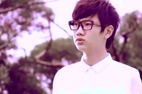 浪漫的时间炙热的视线身体的支点只属于我们的世界什么歌曲？