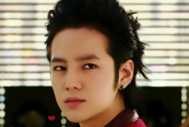 韩星张根硕母亲被判刑，原因偷税、漏税，有哪些明星被父母所影响？