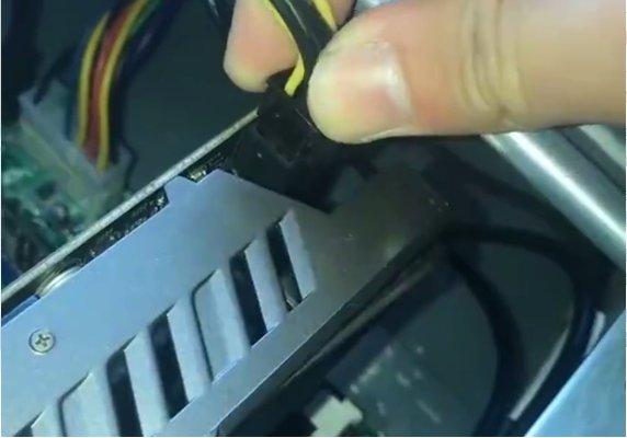 御轩X3电脑机箱怎么装显卡?