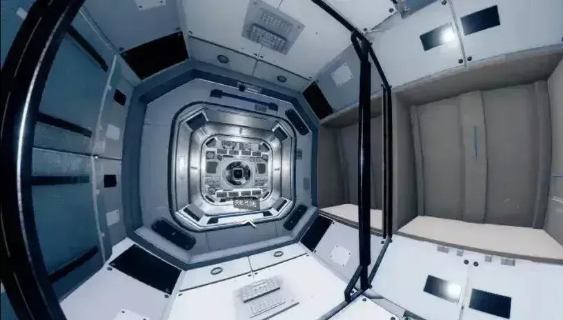 网友拍到中国空间站穿过北斗七星，空间站在太空中是如何运行的？