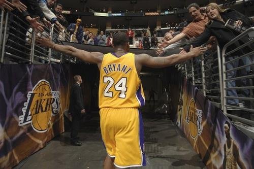 科比获艾美奖特别奖,人们为何忘不了他?