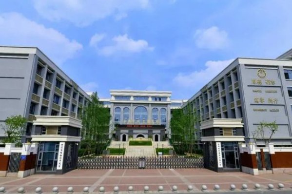 成都49中属于几类学校