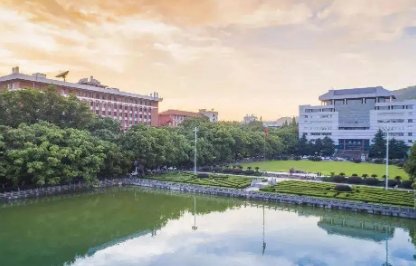 中南大学实验室发生事故，一博士生身体大面积烧伤，导致事故的原因是什么？