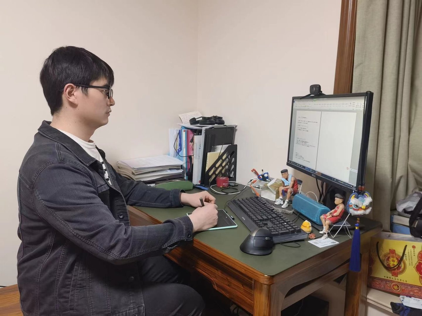 员工居家办公被公司用摄像头盯梢，你愿意居家办公吗？