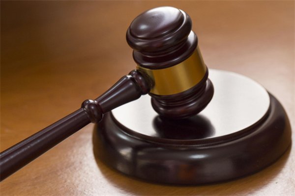 员工入职首日主动加班到凌晨，结果只为行窃，盗窃公司财产会被如何处罚？