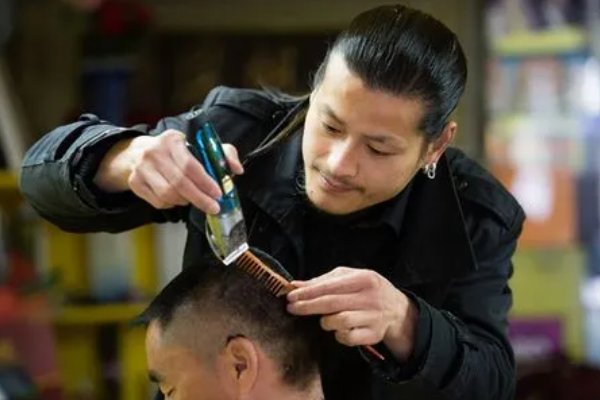 哪里可以学理发