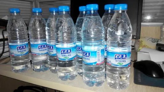 北京环球影城的矿泉水10元一瓶，你觉得这个定价合理吗？