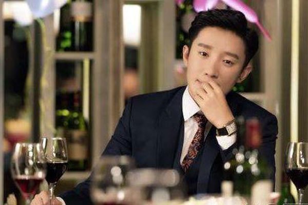 王洋的老公是谁 郭威的个人资料简介