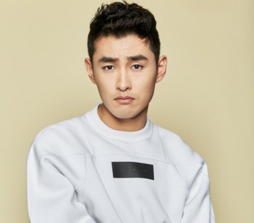 杨洋参加王彦霖婚礼，因航班延误晚上才到，这得是多大的感情呢？