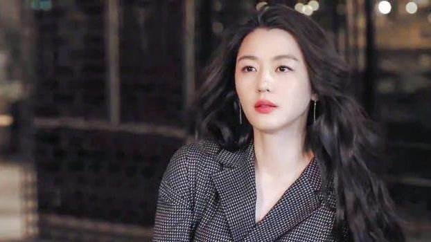 全智贤的成名史：从“野蛮女友”到400亿阔太，她如今怎么样了？