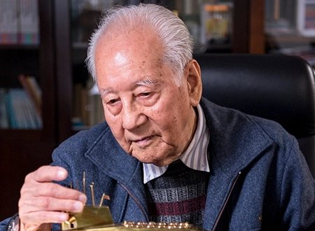 八位共和国勋章获得者事迹是什么