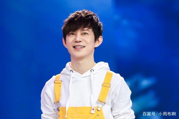 何炅“出柜”传闻被热议，他到底得罪了谁？