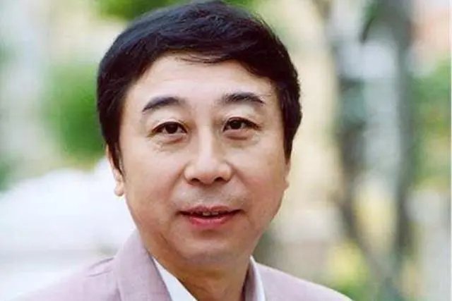 冯巩方回应卷入“冯巩大战”，称躺着中枪，此事给他带来了哪些影响？