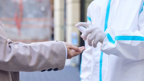 长沙一中学老师核酸检测呈阳性，这名老师是如何被感染的？