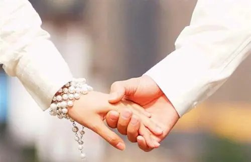 八旬大爷相亲想找年轻女性，为何现在相亲条件会如此荒唐？