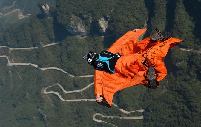 天门山翼装飞行：安安为什么没有打开降落伞