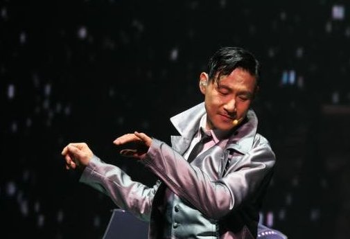 “想离别离别虽然在眼前,说再见再见不会太遥远”是什么歌里的歌词？