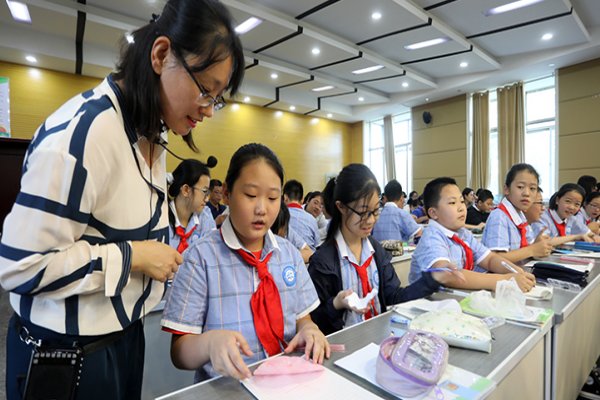 什么叫“截交线，相贯线，展开图。”