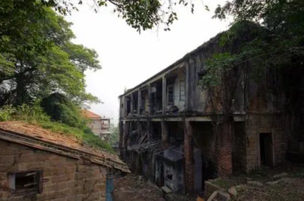 描写人去楼空凄凉诗句