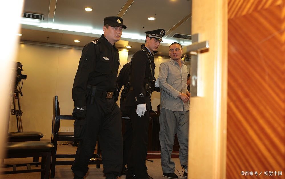 污到下面滴水的情侣网名三字