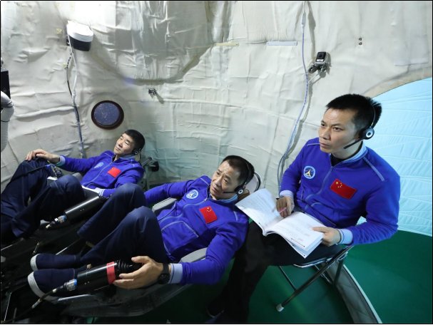 航天员汤洪波简介
