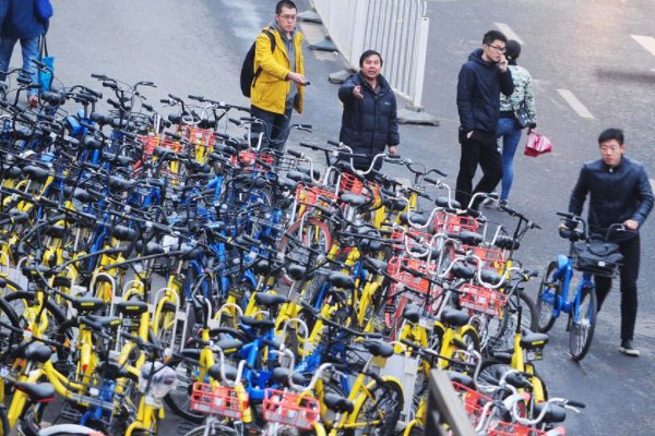 停车两小时被共享电动车层层包围，如何看待这种现象？