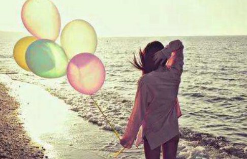 清风吹人醒 万事蓄心中什么意思？