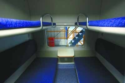 k75次列车软卧是怎样的，有坐过的能告诉我一下吗？ 软卧有没有电源，上下铺都有吗？