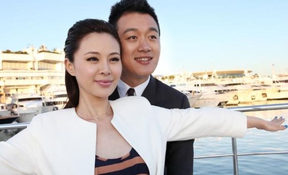 关悦比佟大为大几岁？