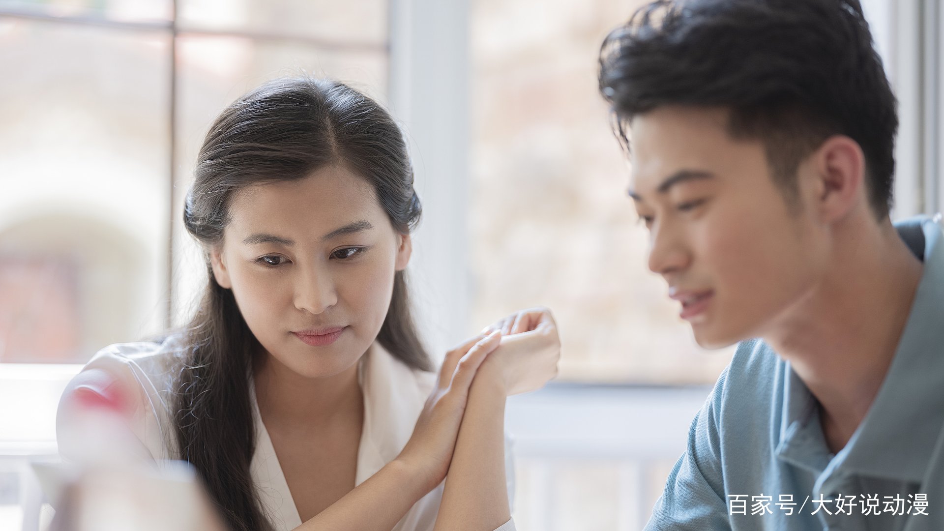 在生活中，男生最经不起女生哪种肢体撩？