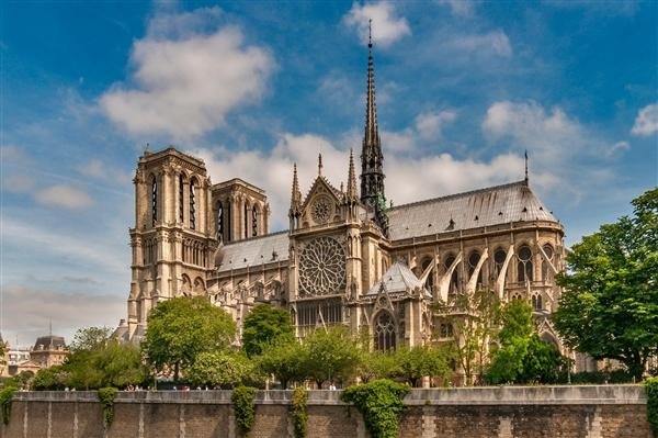 巴黎圣母院广场铅颗粒含量过高关闭，铅都有什么危害？