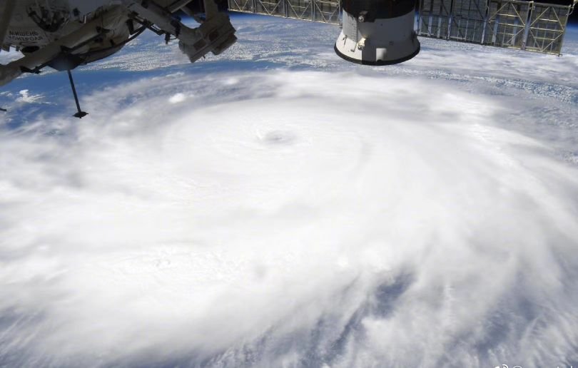 墨西哥湾海面上出现11条龙吸水，是否有人员伤亡？