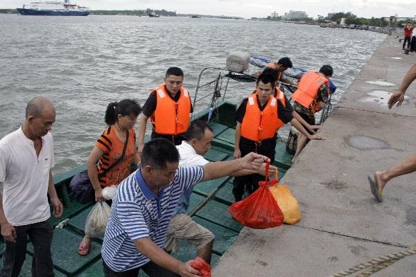 台风“纳沙”来袭！海南的螃蟹被“吹上”码头，此次台风的威力有多大？