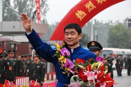 航天员刘伯明年龄