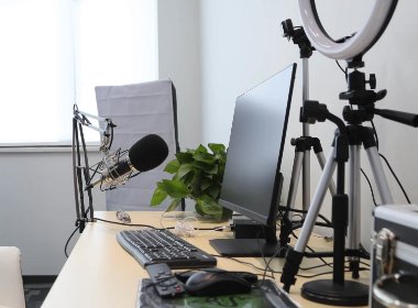 少年打赏主播4万元全部追回，还获赠一套试卷！家长该如何正确引导孩子？