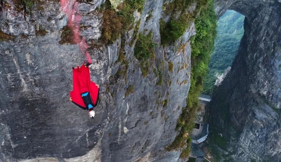 天门山翼装飞行：安安为什么没有打开降落伞
