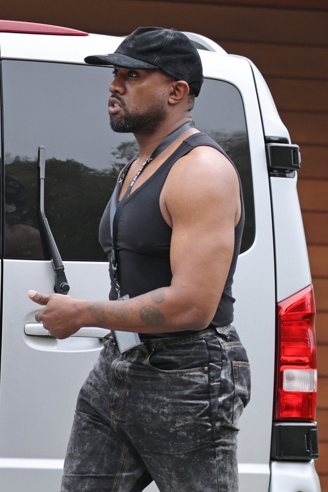 金卡戴珊与28岁演员公开恋情,你觉得他们二人般配吗?