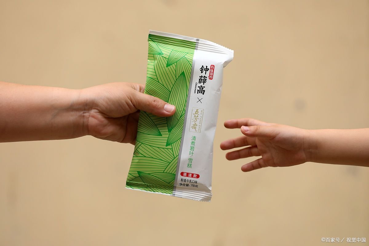 网友用火烧雪糕来证实雪糕的好坏，此举科学么？