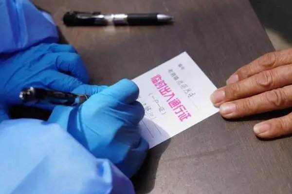 上海17名防疫保安被骗，在桥下过夜，他们究竟遭遇了怎样的骗局？