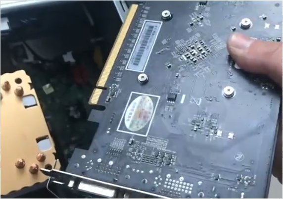 御轩X3电脑机箱怎么装显卡?